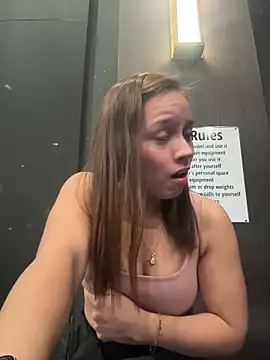 Snapshot of Mrs_MrLove chatting on 12-14-25, 06:08 Mrs MrLove online show from 12-14-25, 06:08