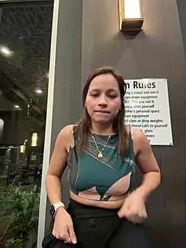 Snapshot of Mrs_MrLove chatting on 12-20-25, 05:36 Mrs MrLove online show from 12-20-25, 05:36