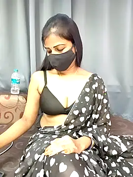 Snapshot of Misss-julli chatting on 10-04-25, 03:37 Misss-julli online show from 10-04-25, 03:37