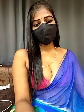 Snapshot of Misss-julli chatting on 11-17-25, 08:47 Misss-julli online show from 11-17-25, 08:47