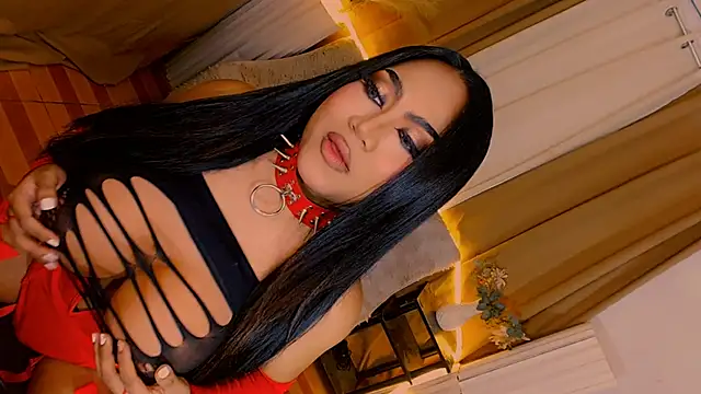 Snapshot of Lilly-lou chatting on 05-24-26, 02:11 Lilly-lou online show from 05-24-26, 02:11