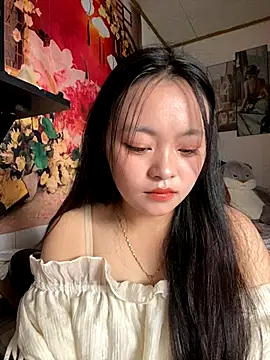 Julia-Elsa online show from 10-12-25, 04:33