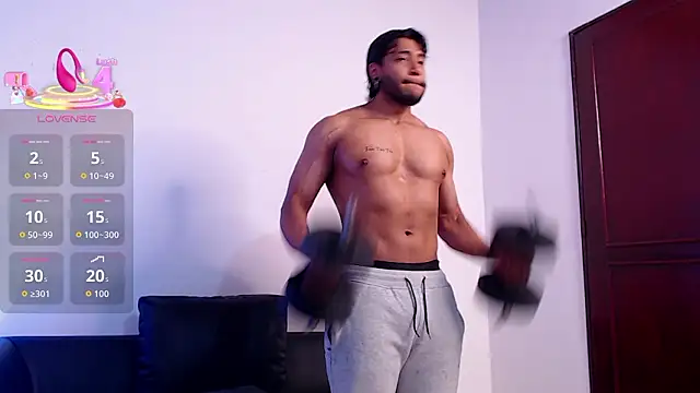 Snapshot of Troyy_lee1 chatting on 03-07-26, 04:37 Troyy lee1 online show from 03-07-26, 04:37