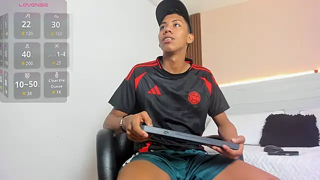 Brunette  boy online show from 09-10-25, 11:49