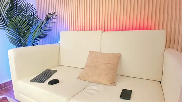 Brunette  boy online show from 10-04-25, 03:48