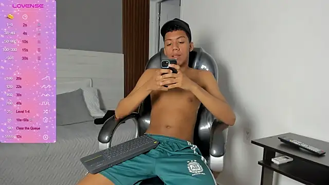 Brunette  boy online show from 11-15-25, 03:26