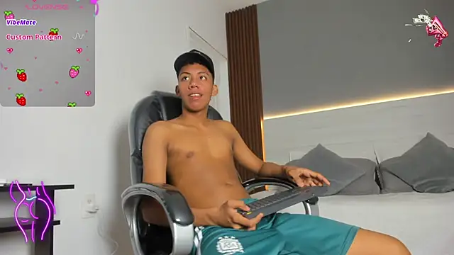 Brunette  boy online show from 11-30-25, 06:45