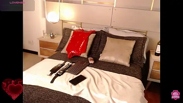 Snapshot of Lina_Montclair chatting on 09-12-25, 07:47 Lina Montclair online show from 09-12-25, 07:47