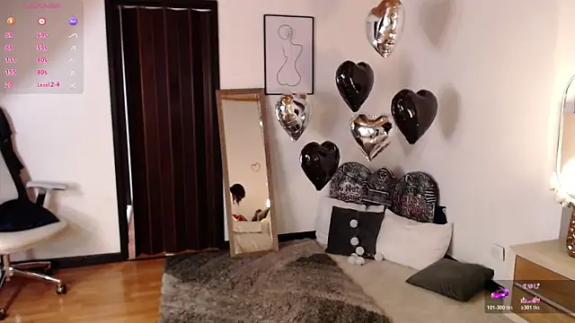 Snapshot of Lina_Montclair chatting on 10-17-25, 07:16 Lina Montclair online show from 10-17-25, 07:16