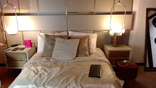 Snapshot of Lina_Montclair chatting on 10-25-25, 07:30 Lina Montclair online show from 10-25-25, 07:30