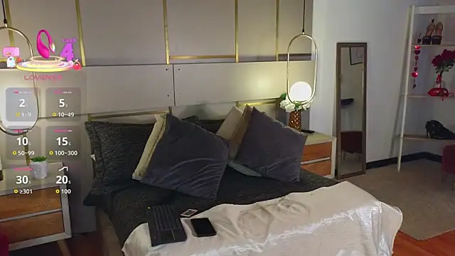 Lina Montclair online show from 04-07-26, 07:03