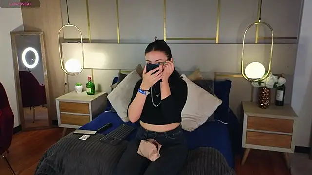 Lina Montclair online show from 04-21-26, 06:55