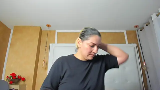 Snapshot of Heidy_milf chatting on 06-30-26, 08:21 Heidy milf online show from 06-30-26, 08:21
