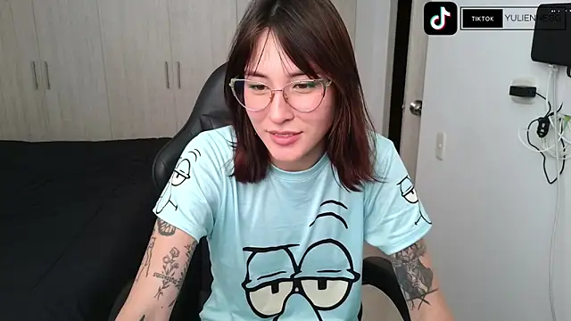 Snapshot of Yulienneg chatting on 11-06-25, 07:48 Yulienneg online show from 11-06-25, 07:48