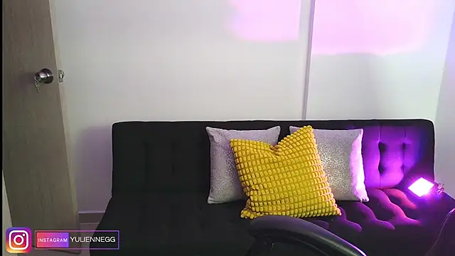 Snapshot of Yulienneg chatting on 11-23-25, 12:32 Yulienneg online show from 11-23-25, 12:32