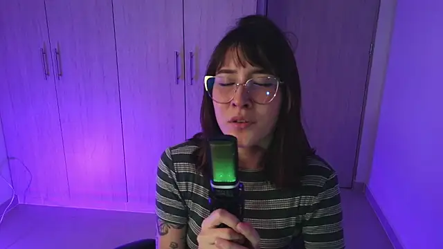 Snapshot of Yulienneg chatting on 01-10-26, 04:58 Yulienneg online show from 01-10-26, 04:58