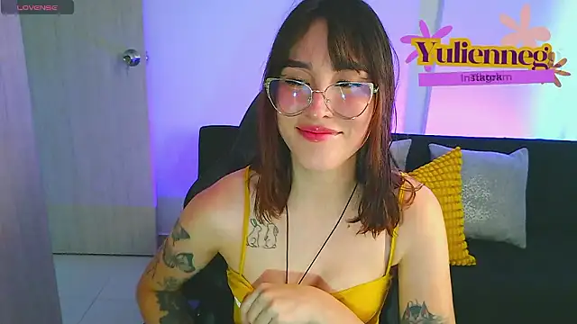 Snapshot of Yulienneg chatting on 02-03-26, 09:31 Yulienneg online show from 02-03-26, 09:31