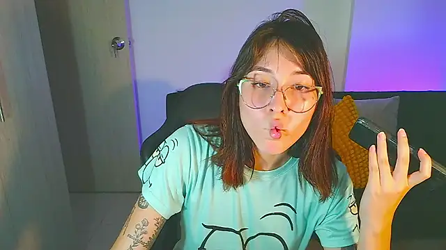 Snapshot of Yulienneg chatting on 02-13-26, 01:45 Yulienneg online show from 02-13-26, 01:45