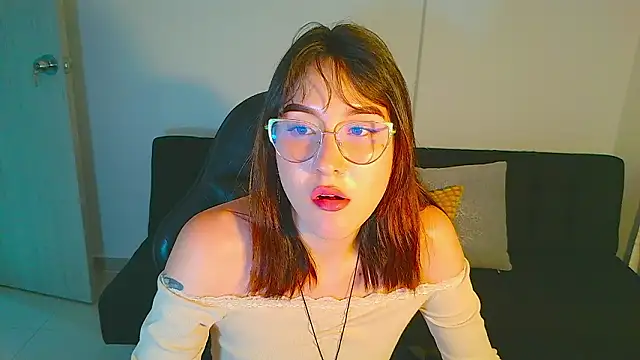 Snapshot of Yulienneg chatting on 02-24-26, 11:58 Yulienneg online show from 02-24-26, 11:58