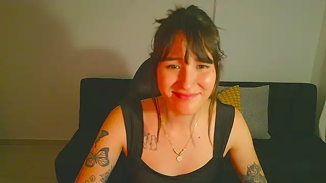 Snapshot of Yulienneg chatting on 03-07-26, 01:24 Yulienneg online show from 03-07-26, 01:24