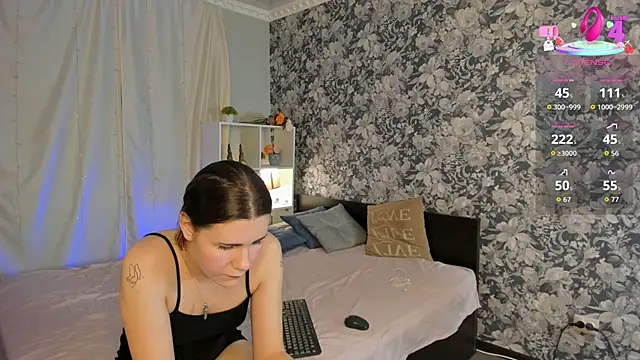 Snapshot of Laila_Blarr chatting on 10-22-25, 11:10 Laila Blarr online show from 10-22-25, 11:10