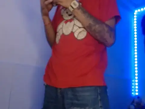 Snapshot of Sexy_hotlatin25 chatting on 10-14-25, 04:19 Sexy hotlatin25 online show from 10-14-25, 04:19