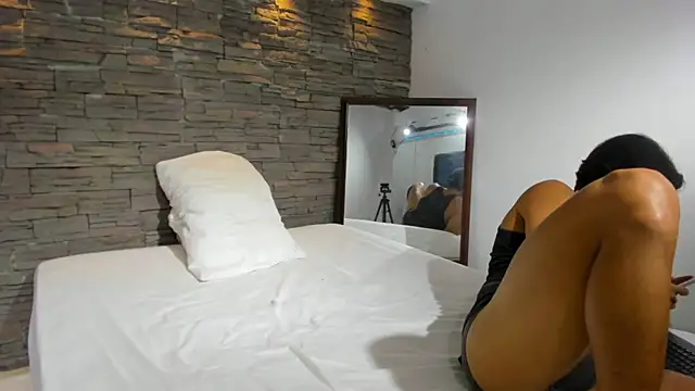 Anker Colin online show from 10-27-25, 02:37