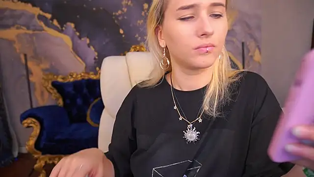 Snapshot of LilElfie chatting on 09-09-25, 06:02 LilElfie online show from 09-09-25, 06:02