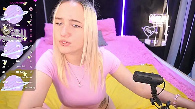 Snapshot of LilElfie chatting on 09-16-25, 01:12 LilElfie online show from 09-16-25, 01:12