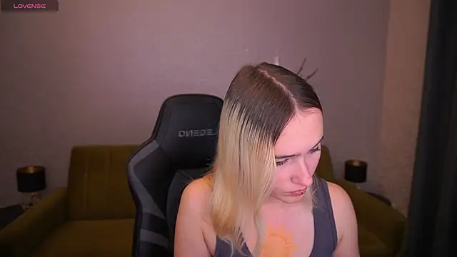 Snapshot of LilElfie chatting on 11-08-25, 02:28 LilElfie online show from 11-08-25, 02:28