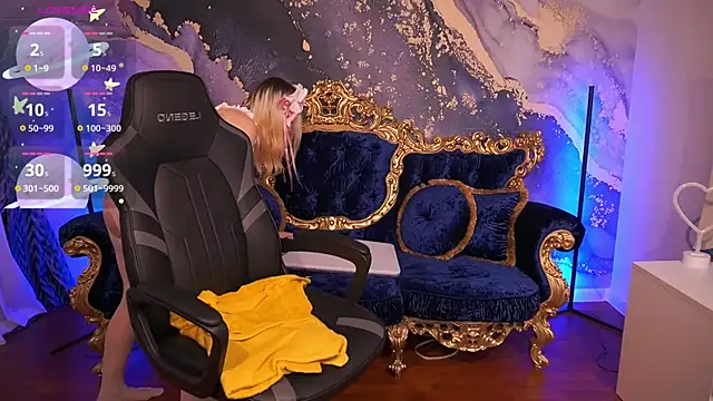 LilElfie online show from 11-19-25, 09:48