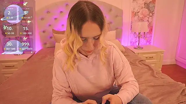 LilElfie online show from 12-16-25, 10:48