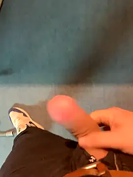 Snapshot of Chriscoki chatting on 09-19-25, 09:00 Chriscoki online show from 09-19-25, 09:00