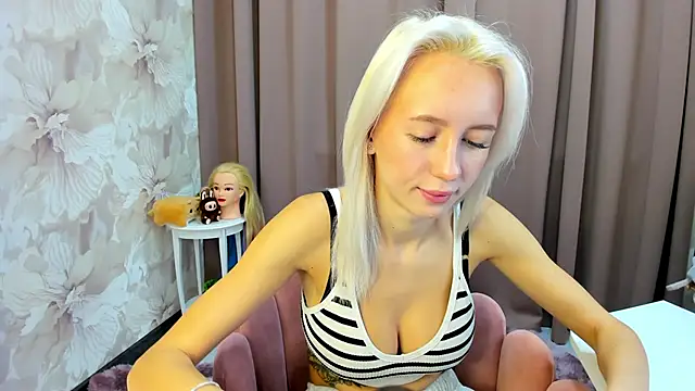 Snapshot of cute_luucy chatting on 10-23-25, 02:33 cute luucy online show from 10-23-25, 02:33