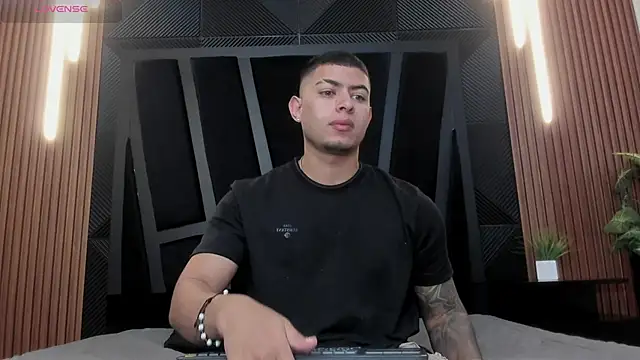 marco garciia  online show from 11-16-25, 02:22