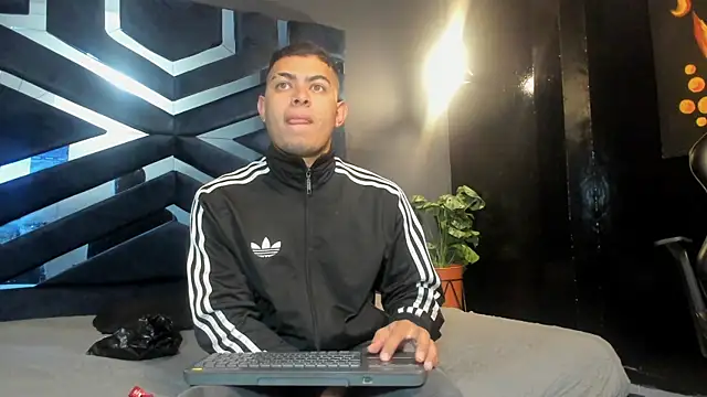 marco garciia  online show from 11-30-25, 03:05