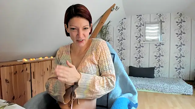 Snapshot of Axunamun chatting on 10-06-25, 07:28 Axunamun online show from 10-06-25, 07:28