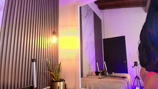 Snapshot of Cherry__blossom18 chatting on 10-28-25, 10:41 Cherry blossom18 online show from 10-28-25, 10:41