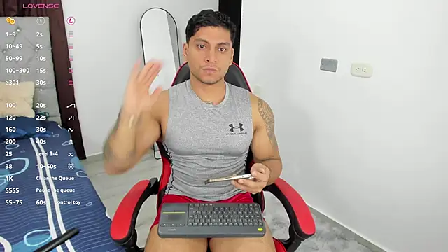 Snapshot of Nicolasmontoya16 chatting on 10-14-25, 02:01 Nicolasmontoya16 online show from 10-14-25, 02:01