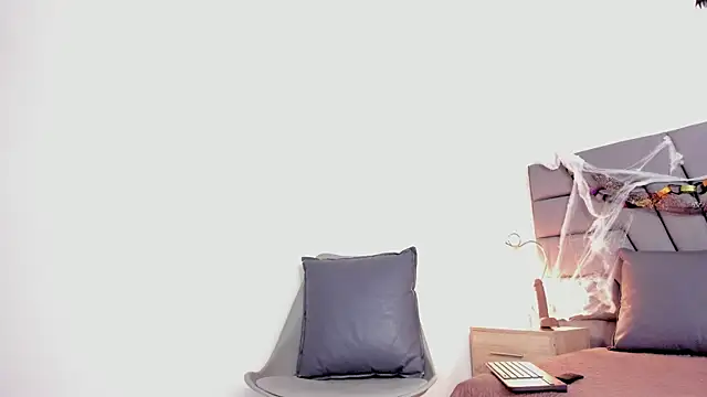 Maia 520 online show from 10-14-25, 06:20