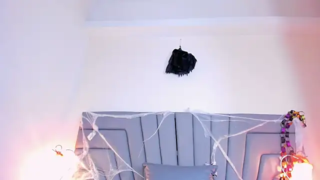 Maia 520 online show from 10-28-25, 05:48