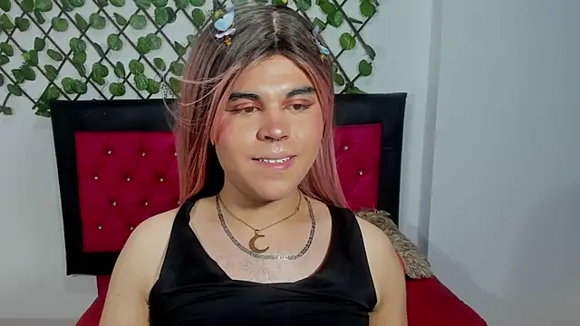 Snapshot of Lady_Evelynn chatting on 10-04-25, 07:06 Lady Evelynn online show from 10-04-25, 07:06