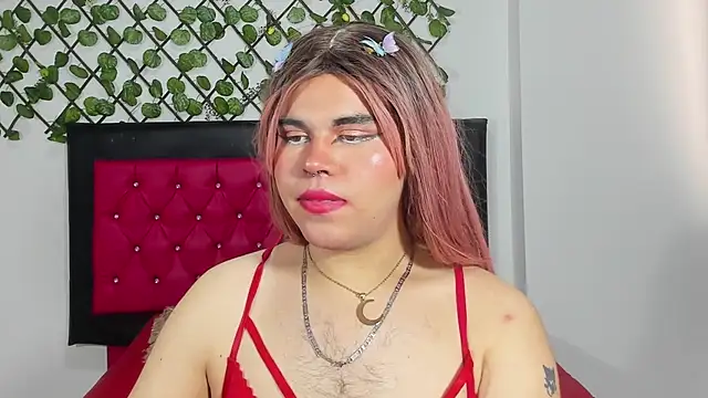 Snapshot of Lady_Evelynn chatting on 10-08-25, 08:17 Lady Evelynn online show from 10-08-25, 08:17