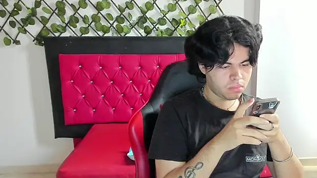 Snapshot of Lady_Evelynn chatting on 10-15-25, 05:13 Lady Evelynn online show from 10-15-25, 05:13