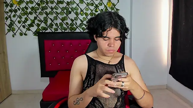 Snapshot of Lady_Evelynn chatting on 10-22-25, 07:46 Lady Evelynn online show from 10-22-25, 07:46