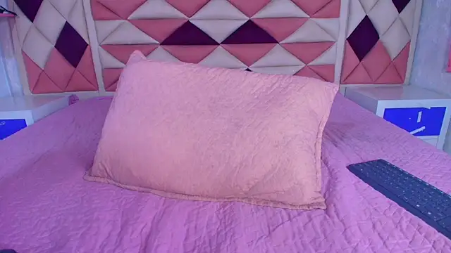 valecastro  online show from 09-13-25, 07:24