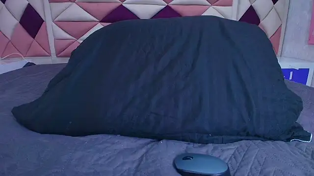 valecastro  online show from 09-14-25, 07:13