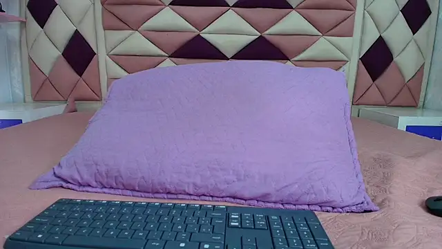 valecastro  online show from 10-06-25, 07:22