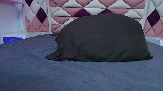 valecastro  online show from 10-10-25, 07:13