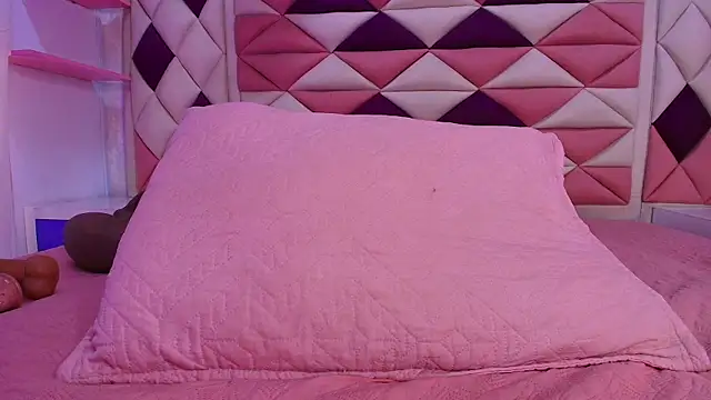 valecastro  online show from 11-14-25, 07:12